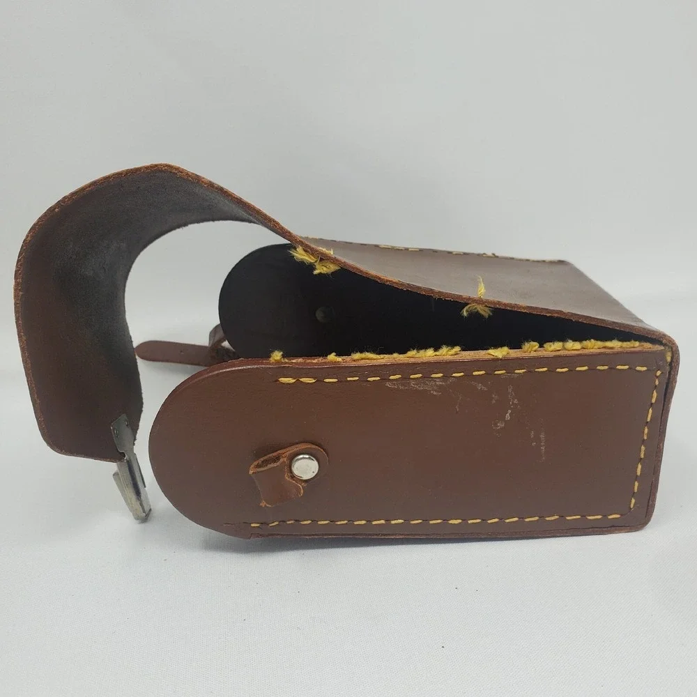 Vintage Bell & Howell 134‎ Movie Camera 8MM Manual Case f1.9 Super Comat lens